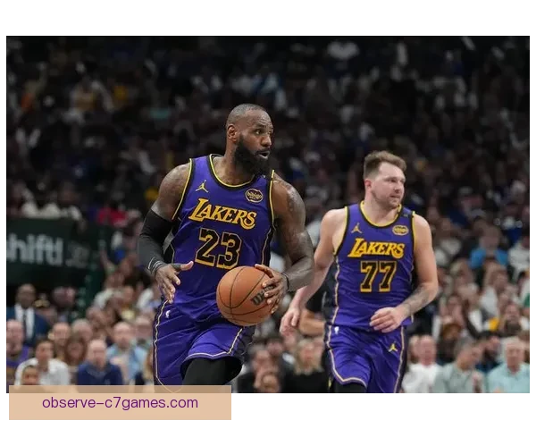 詹姆斯赛季首次三双领衔湖人击败凯尔特人 争冠之路再添动力