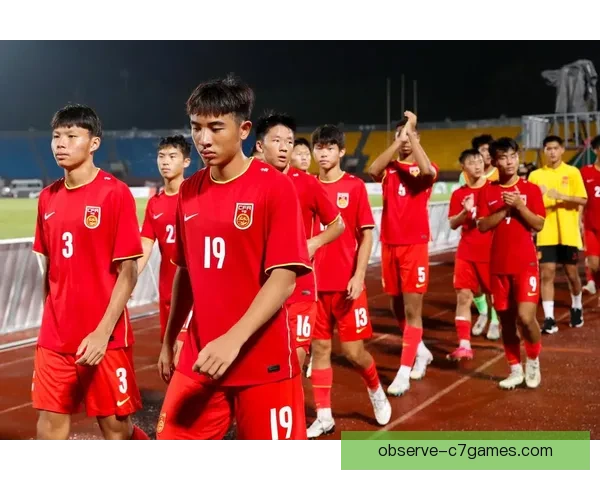 中国足球队备战世界杯预选赛 新任主帅李铁首度亮相带队集训