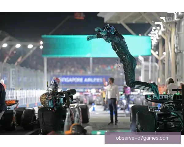 F1赛季战况激烈各车队争夺冠军榜首位置 新兴车手表现引关注